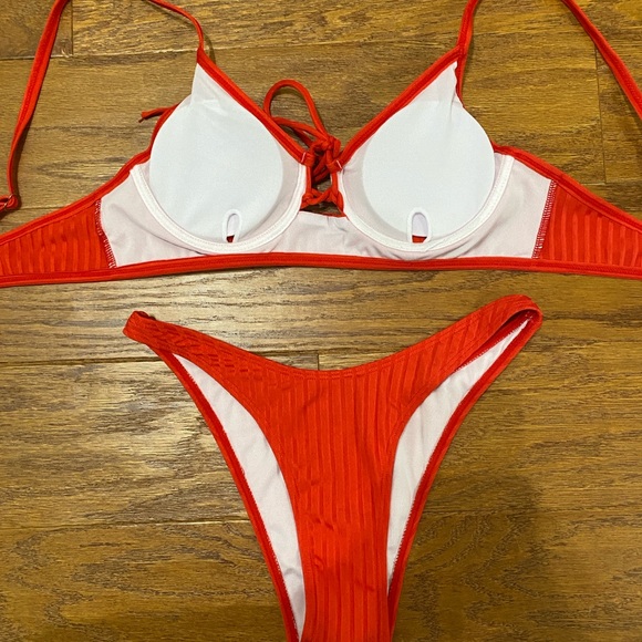 Red hot cheeky ribbed bikini set - Picture 3 of 4